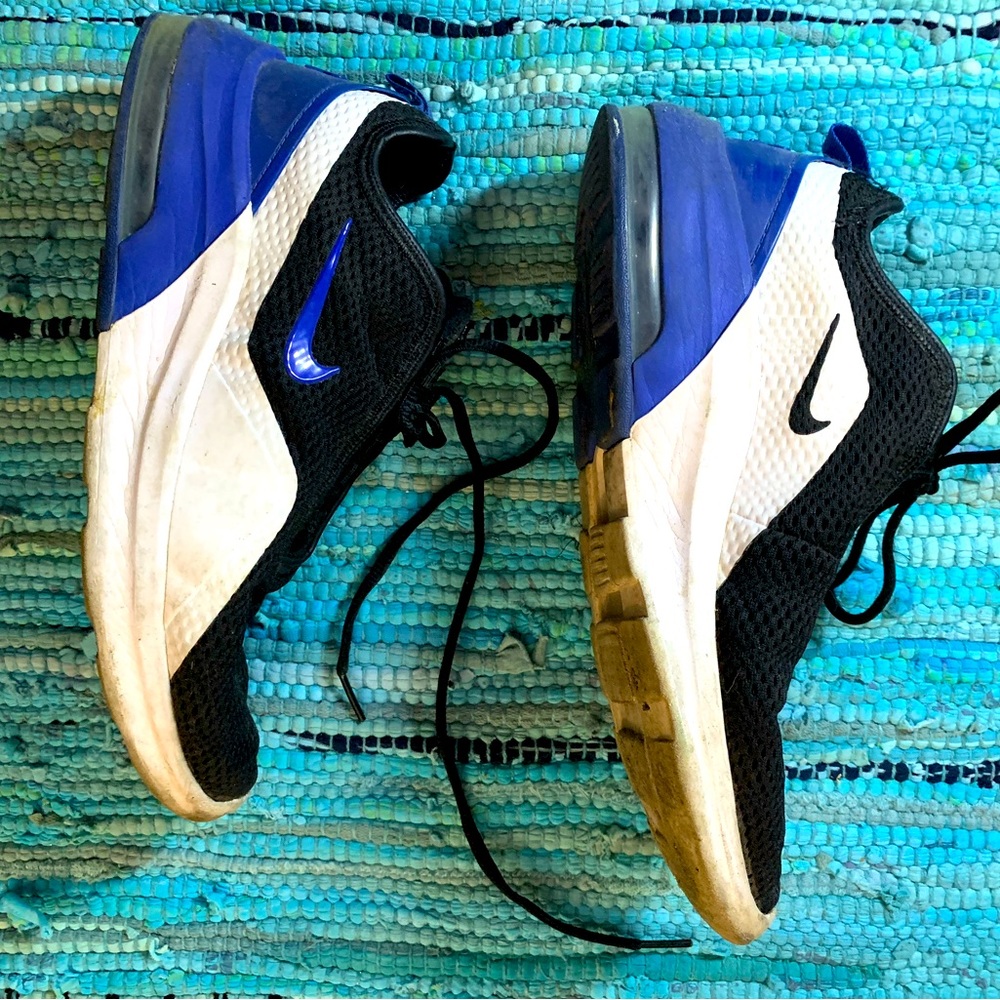 Nike Sneakers, pre loved .